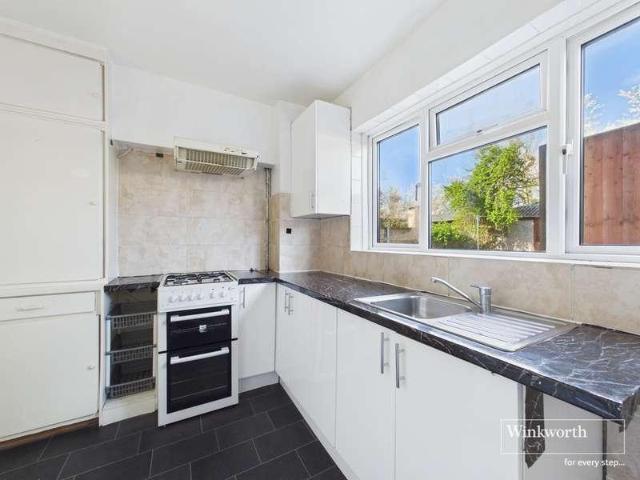 Flat for sale in Harrow Weald, Greater London