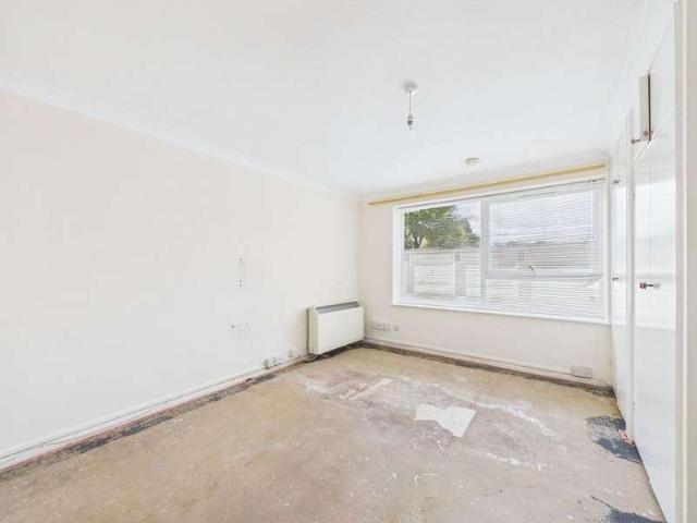 Flat for sale in West Worthing, Worthing