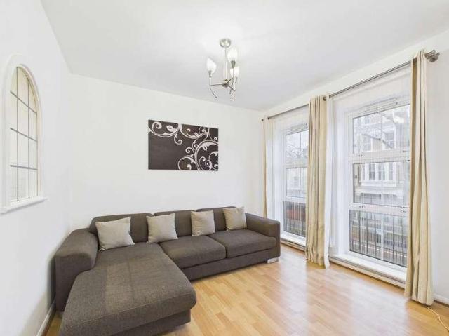 Flat for sale in Old Kent Road, Greater London