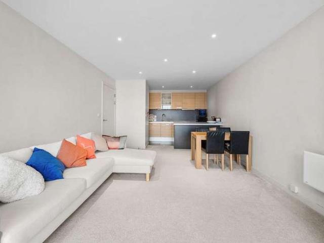 Flat for sale in Elmbridge, Surrey