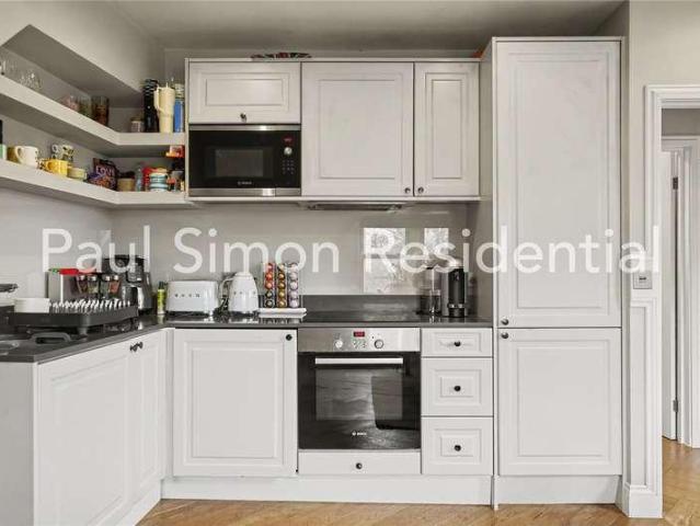 Flat for sale in Harringay, Greater London