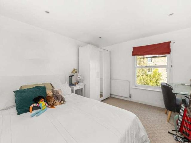Flat for sale in Herne Hill, Greater London