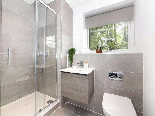 Flat for sale in London Borough of Croydon, Greater London