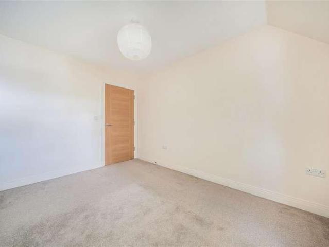 Flat for sale in Wokingham, Berkshire