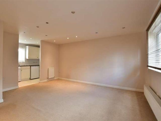 Flat for sale in Harold Wood, Greater London
