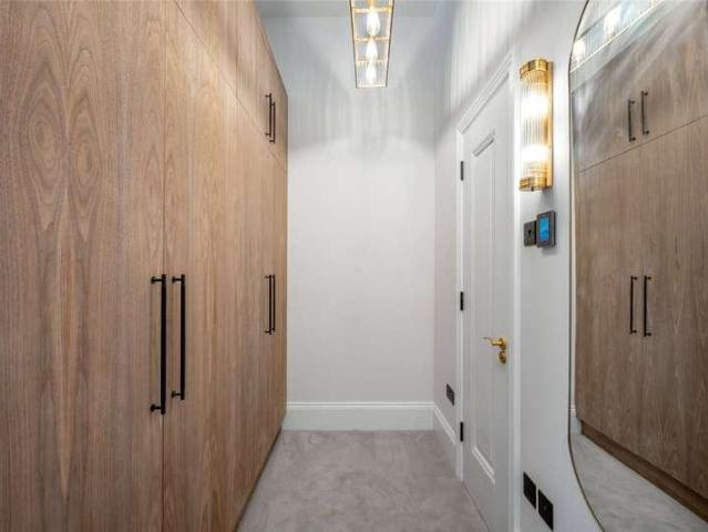 Flat for sale in Maida Vale, Greater London
