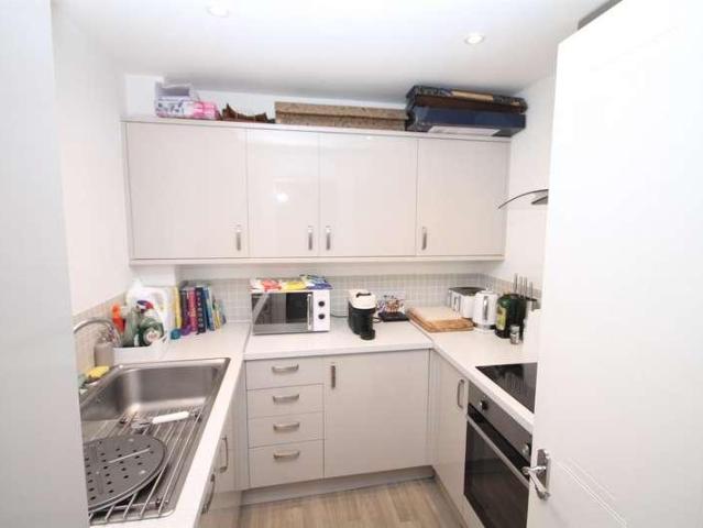 Flat for sale in Henley-on-Thames, Berrick Salome