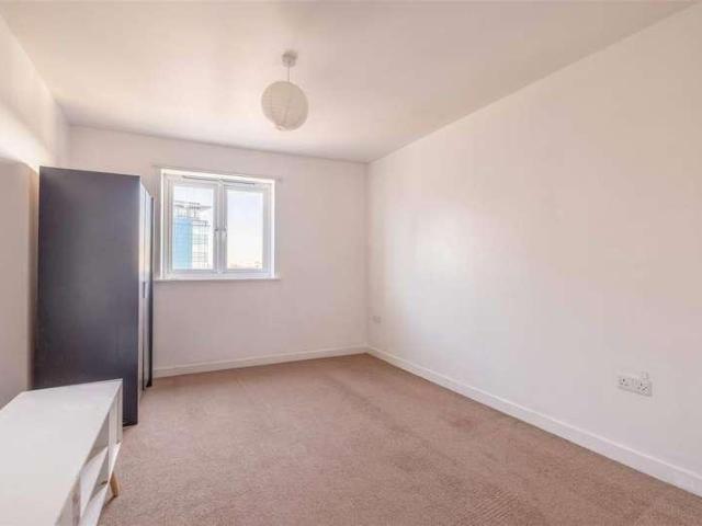 Flat for sale in Slough
