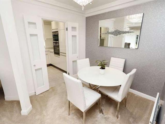 Flat for sale in Elstree and Borehamwood, Borehamwood