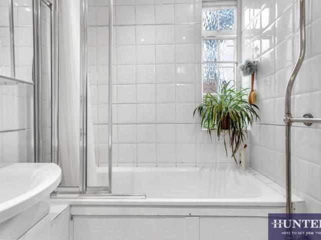 Flat for sale in West Hampstead, Greater London