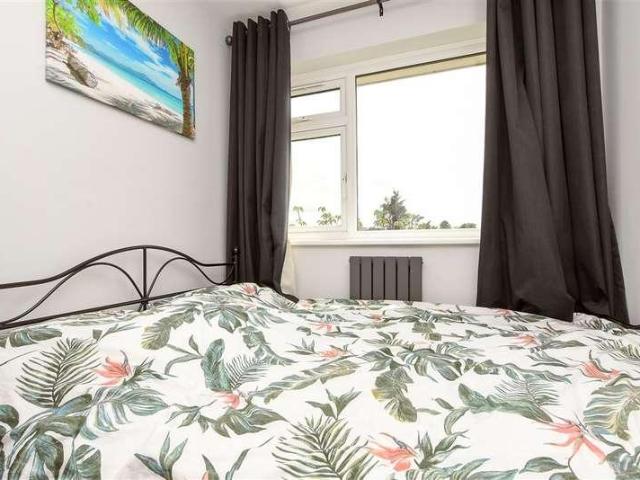 Flat for sale in Beddington, Greater London