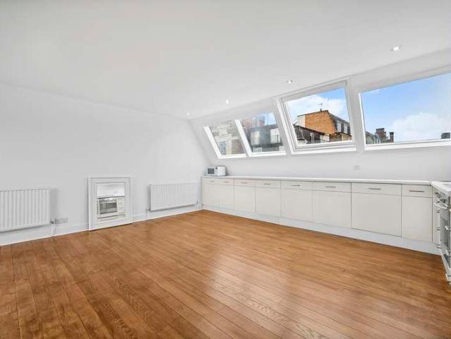Flat for sale in Chalk Farm, Greater London