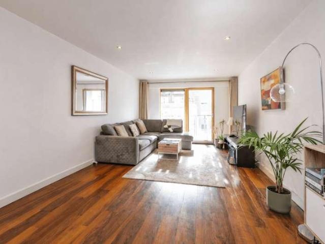 Flat for sale in Colindale, Greater London