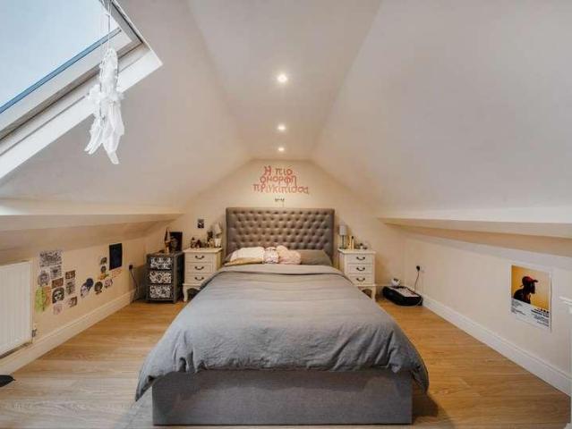Flat for sale in London Borough of Merton, Mitcham