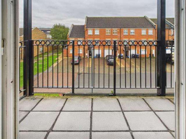 Flat for sale in Kingsbury, Greater London