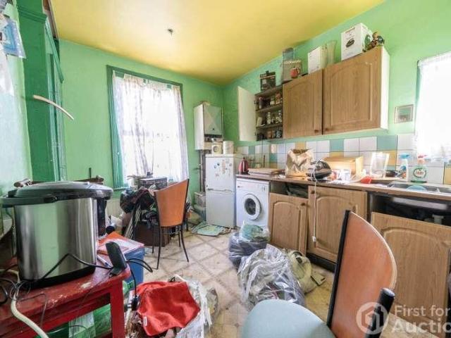 Flat for sale in Prittlewell, Southend-on-Sea