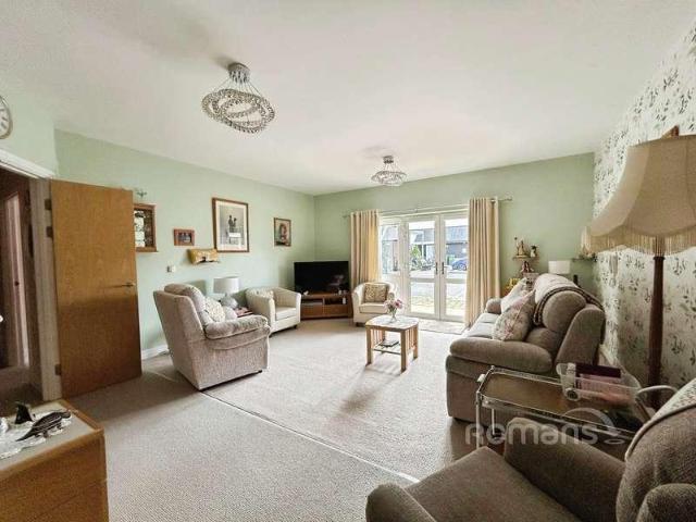 Flat for sale in Hart, Hampshire