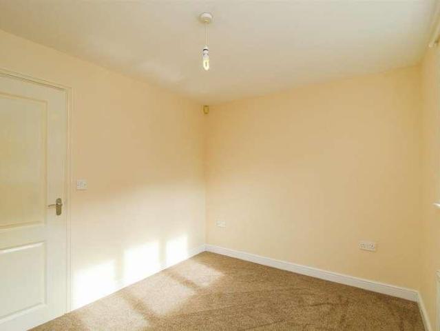 Flat for sale in Middlestown, West Yorkshire