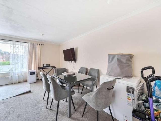 Flat for sale in Slough