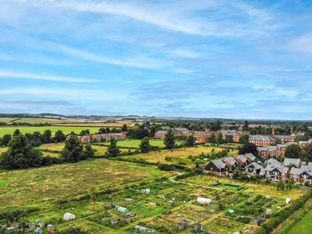 Flat for sale in Berrick Salome, Oxfordshire