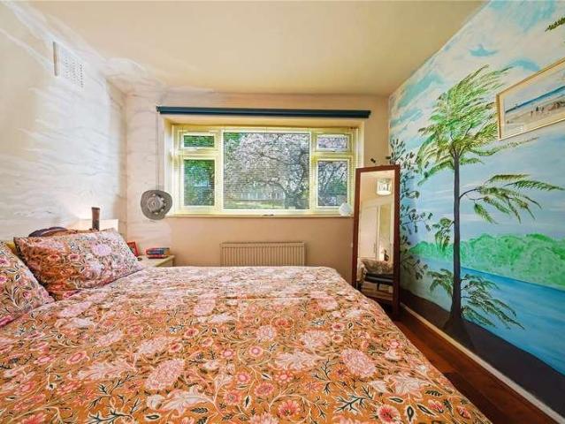 Flat for sale in Finsbury Park, Greater London