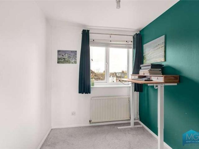 Flat for sale in Muswell Hill, Greater London