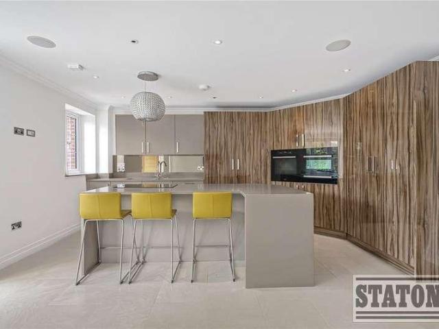 Flat for sale in Greater London