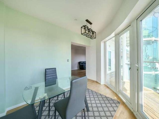 Flat for sale in London Borough of Ealing, Greater London