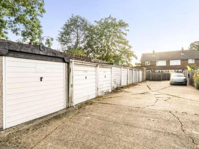 Flat for sale in Royal Borough of Kingston upon Thames, Greater London