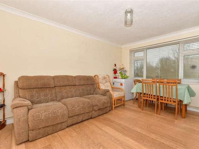 Flat for sale in Maidstone, Kent