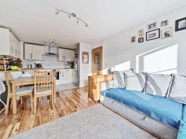 Flat for sale in Slough