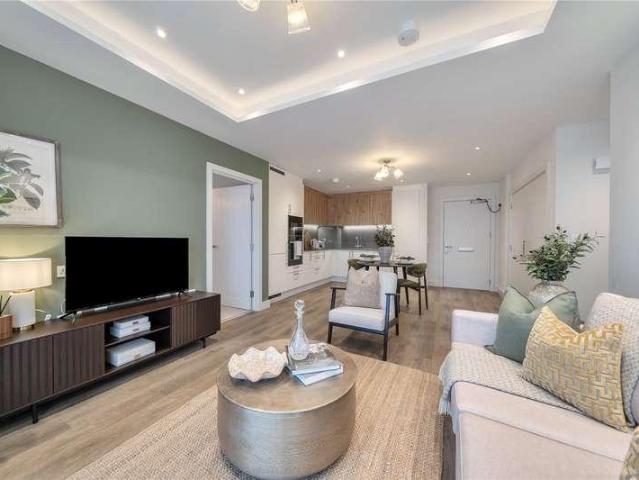 Flat for sale in Woking, Surrey