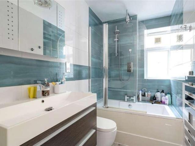 Flat for sale in Putney, Greater London