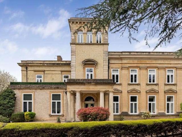 Flat for sale in Hertford, Colliers End