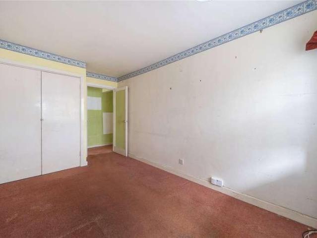 Flat for sale in Surbiton, Greater London