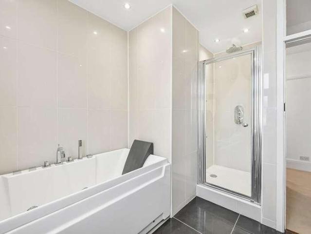 Flat for sale in Woodcote, Epsom