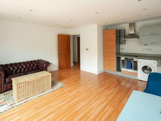 Flat for sale in Camberwell, Greater London