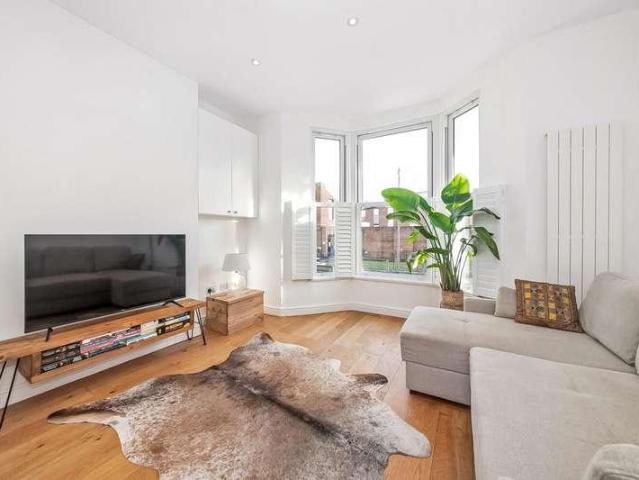 Flat for sale in West Norwood, Greater London