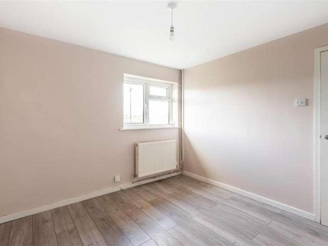Flat for sale in Hillview, Surrey