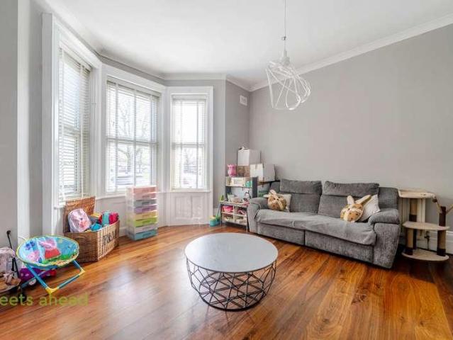 Flat for sale in London Borough of Croydon, Greater London