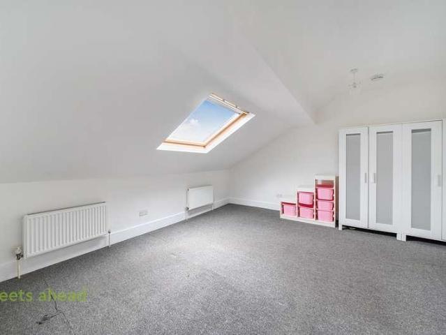 Flat for sale in London Borough of Croydon, Addiscombe