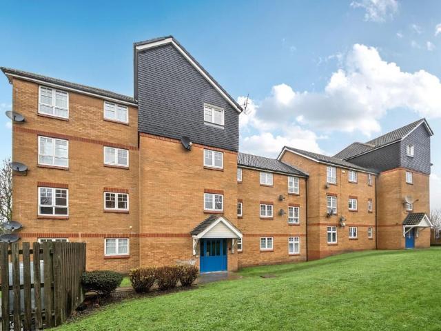 Flat for sale in Thamesmead, Greater London