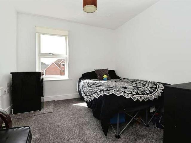 Flat for sale in Hampshire