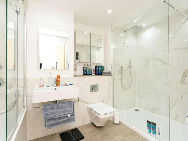 Flat for sale in Ocean Village, City Of Southampton