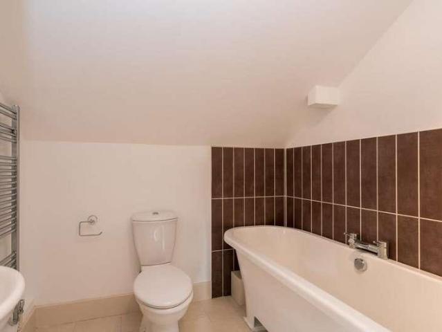 Flat for sale in Ashlyns Estate, Pouchen End