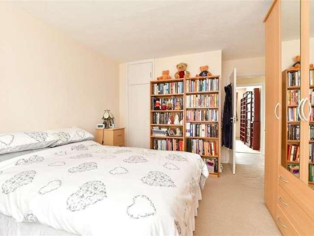 Flat for sale in Worthing, West Sussex
