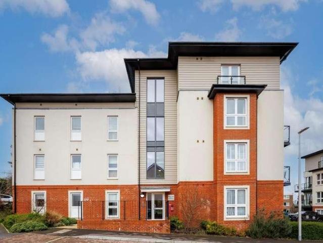 Flat for sale in Cross In Hand, East Sussex