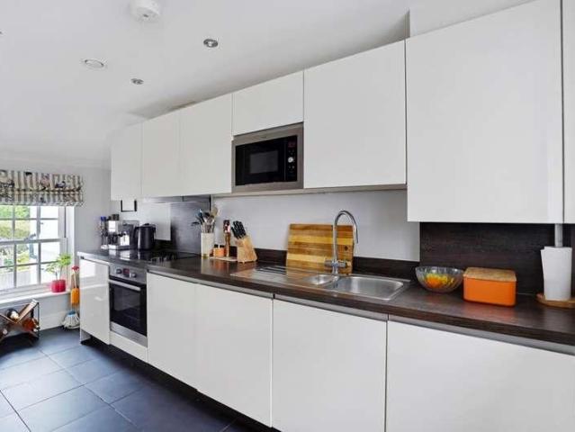 Flat for sale in London Borough of Croydon, Upper Norwood