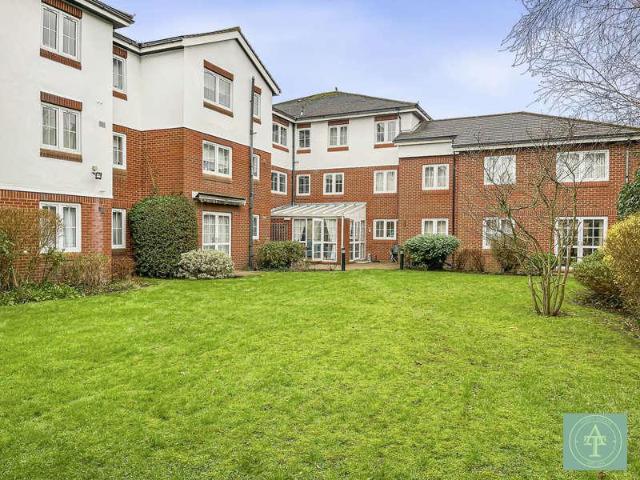 Flat for sale in Southgate, Oakwood