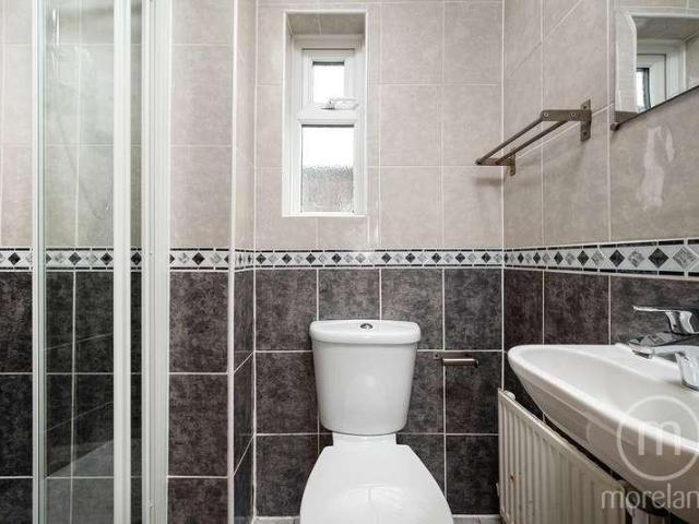 Flat for sale in Temple Fortune, Greater London